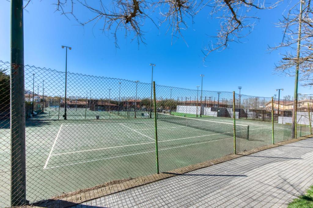 Tenis alebo squash v ubytovaní Casa Praga alebo jeho okolí