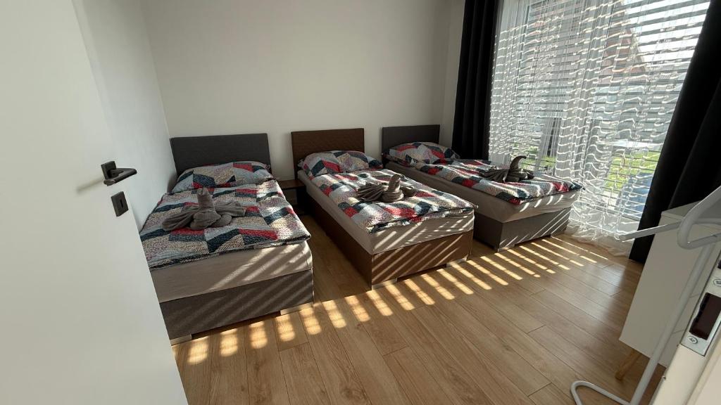 Postel nebo postele na pokoji v ubytování Klimatizovaný Apartmánový dom, s vírivkou, 1B