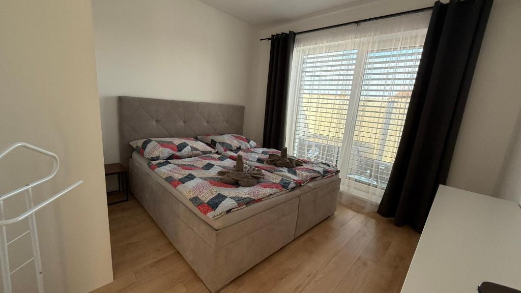Postel nebo postele na pokoji v ubytování Klimatizovaný Apartmánový dom, s vírivkou, 1B