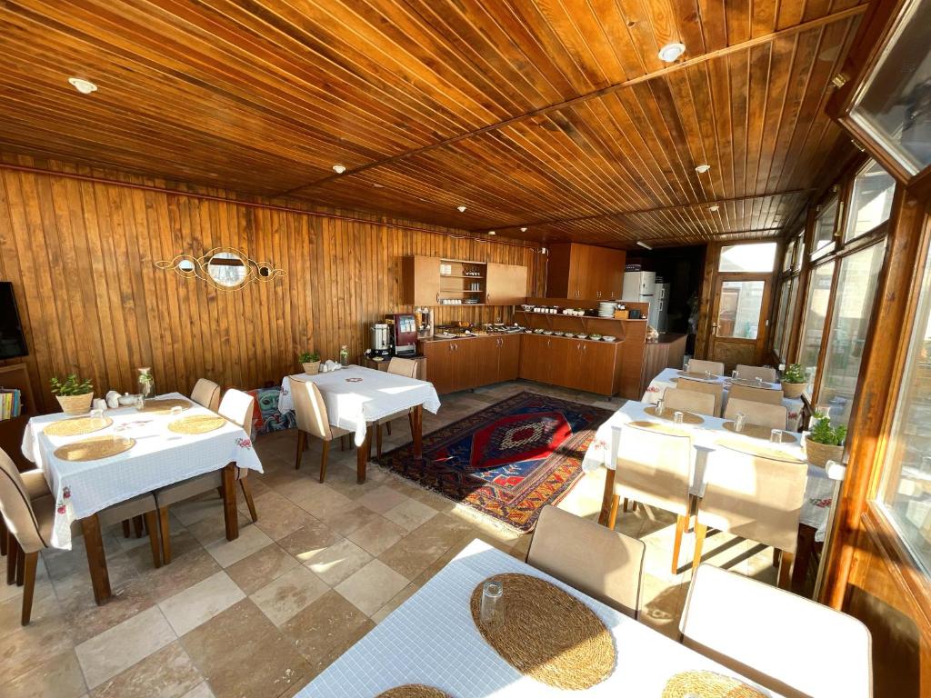 Restaurace v ubytování Gedik Cave Hotel