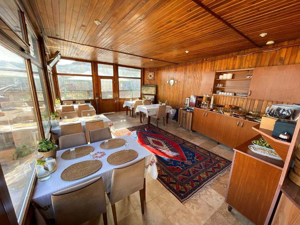 Kuchyň nebo kuchyňský kout v ubytování Gedik Cave Hotel