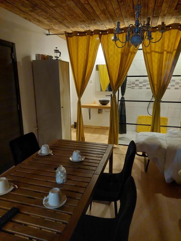 Postel nebo postele na pokoji v ubytování Le châtelain de Bouillon