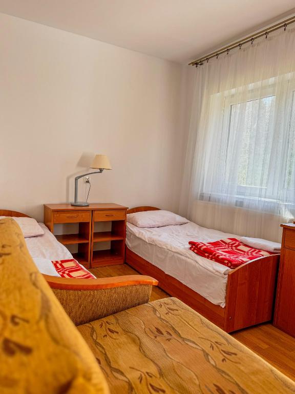 Postel nebo postele na pokoji v ubytování Leśna Osada Tęcza Jabłonowiec