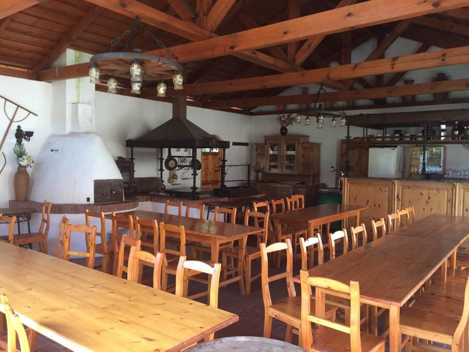 Reštaurácia alebo iné gastronomické zariadenie v ubytovaní Ginti Panzió, Őrség