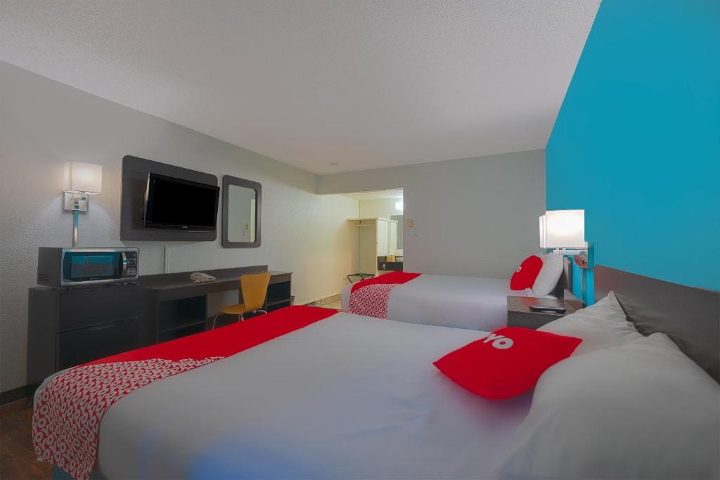 Postel nebo postele na pokoji v ubytování OYO Hotel St Helens OR
