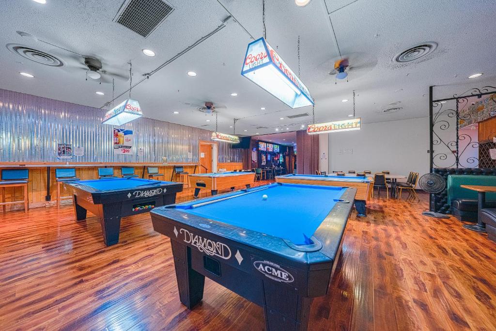 Biliár nebo kulečník v ubytování OYO Hotel St Helens OR