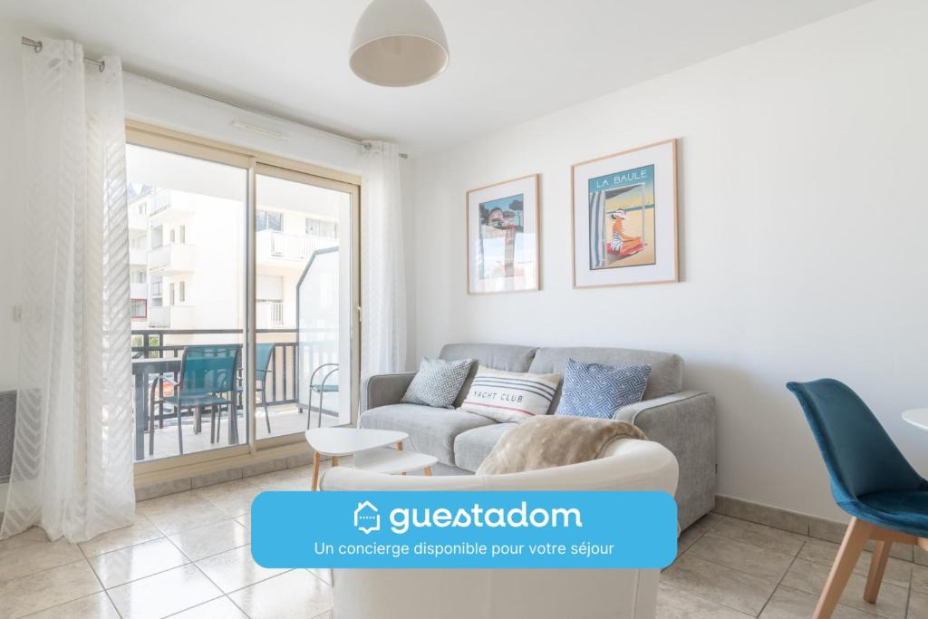 a living room with a couch and a window at Le Colombe - Centre de La Baule - Wifi in La Baule