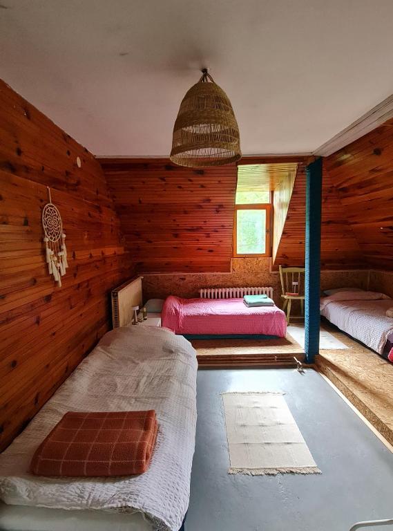 Postel nebo postele na pokoji v ubytování Utopia Climbing Community