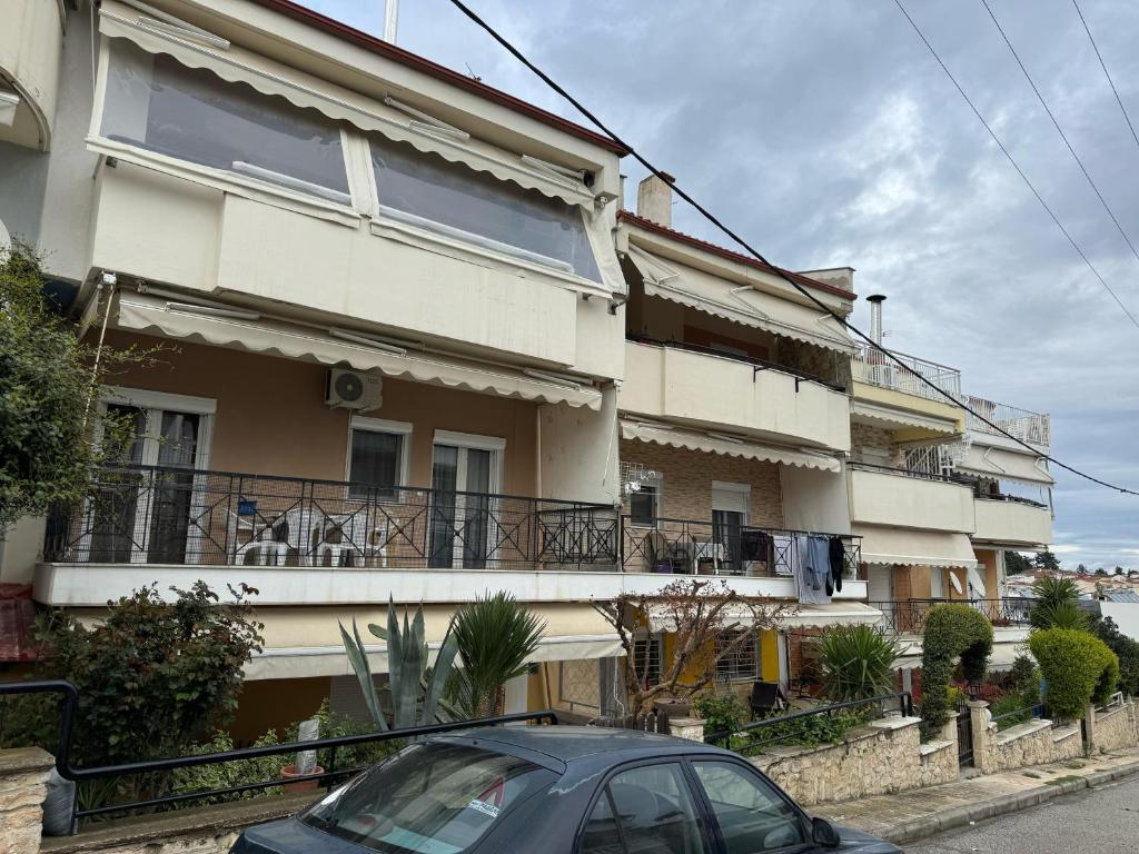 a building with a car parked in front of it at Lia Apartments 1 in Kallithea Halkidikis
