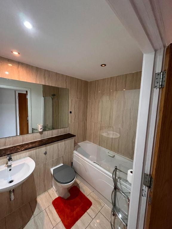 Koupelna v ubytování Superb Double room near Airport