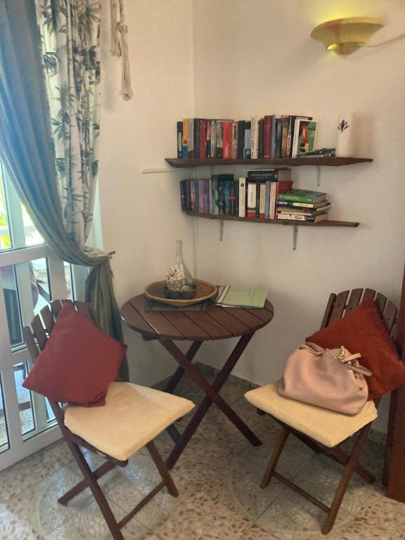 Knihovna v apartmánu