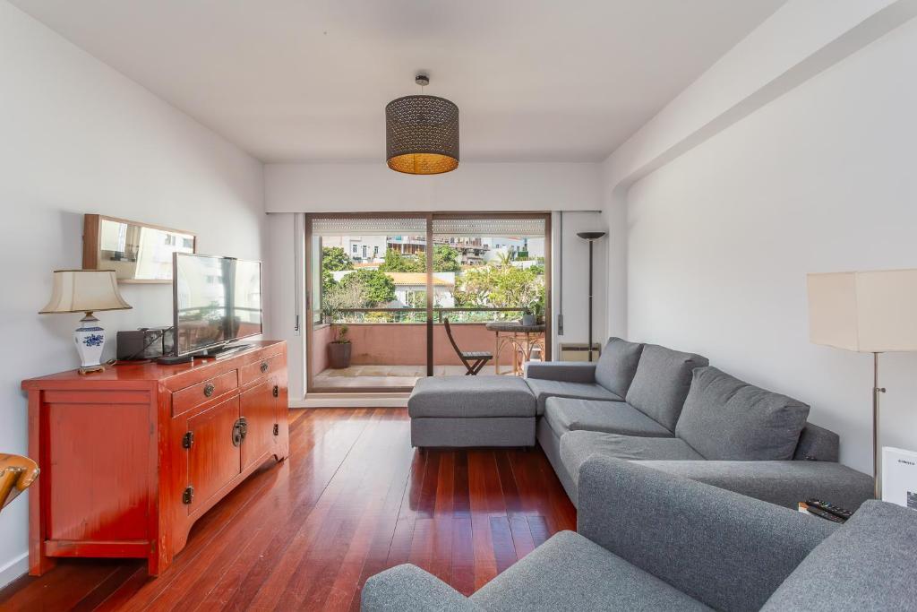a living room with a couch and a tv at Lisbon Apartment 1 in Lisbon