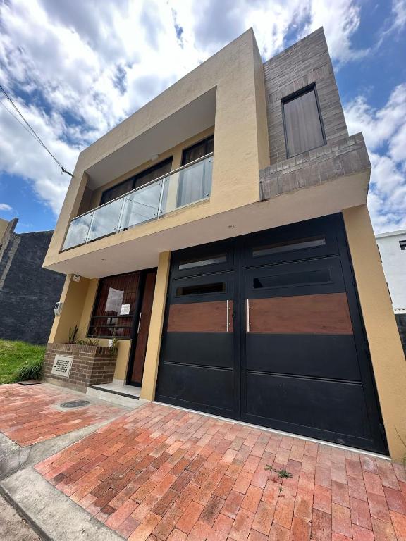 Το κτήριο όπου στεγάζεται  the country house