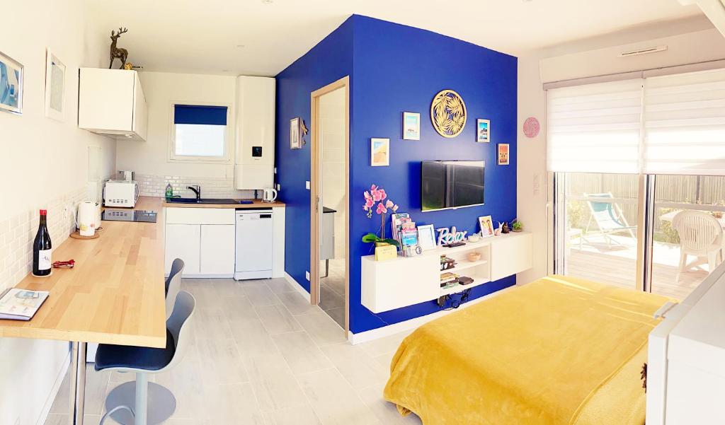 Kuchyň nebo kuchyňský kout v ubytování Studio La Fontaine cosy et climatisé 2 personnes