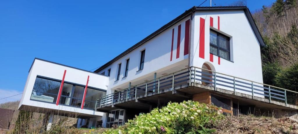a house on the side of a hill with red stripes at Zimmervermietung-geislingen in Geislingen an der Steige