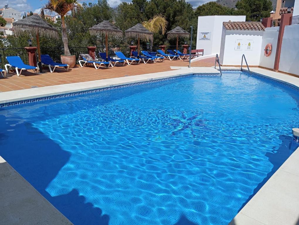 Bazén v ubytování Cielos de Maro nebo v jeho okolí