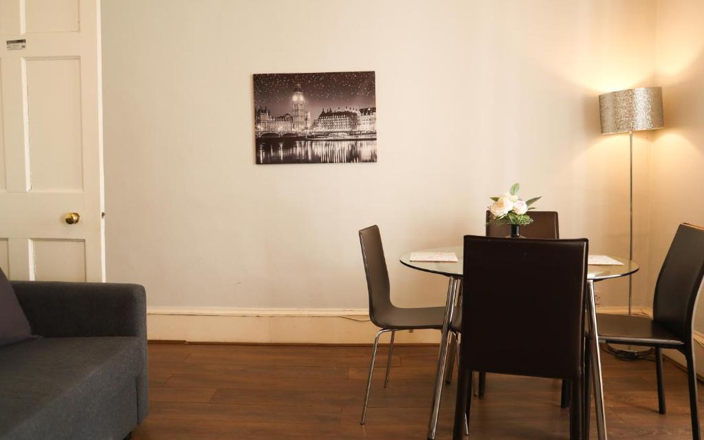 Posezení v ubytování 1 Bedrooms Flat in Central Edinburgh Haymarket, Heart of Edinburgh Flat Sleeps 4 ,