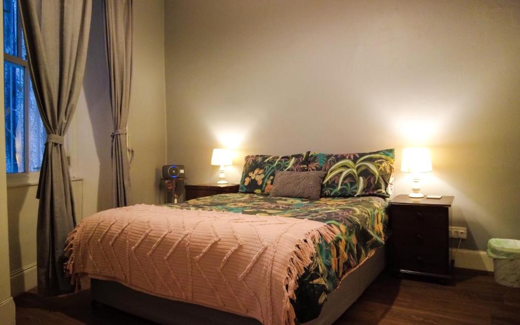 Postel nebo postele na pokoji v ubytování 1 Bedrooms Flat in Central Edinburgh Haymarket, Heart of Edinburgh Flat Sleeps 4 ,