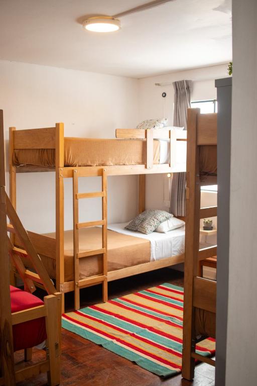 Palanda nebo palandy na pokoji v ubytování Temazcal Hostel