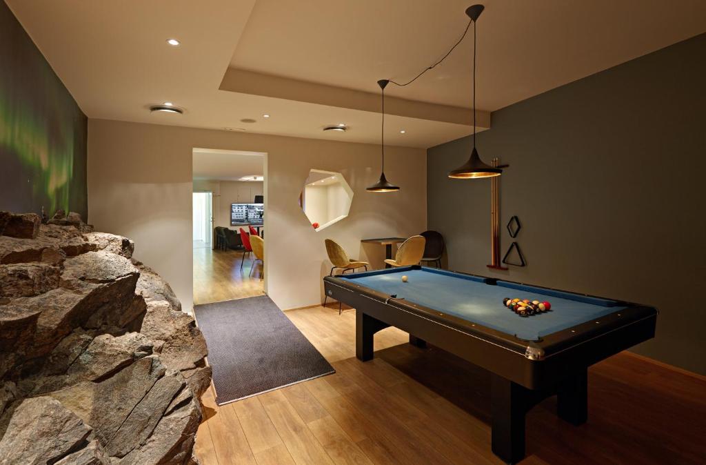 Biliár nebo kulečník v ubytování Hotel Klettur