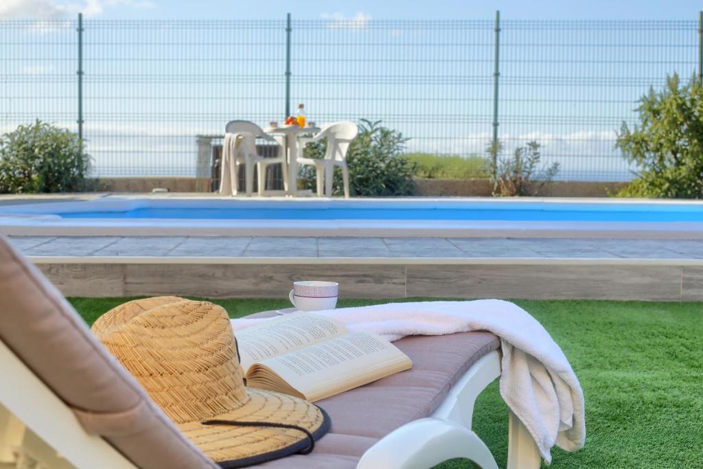 Basen w obiekcie Apartment Private Heated Pool lub w pobliżu