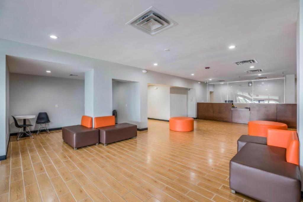 OYO Hotel Orlando Airport photo