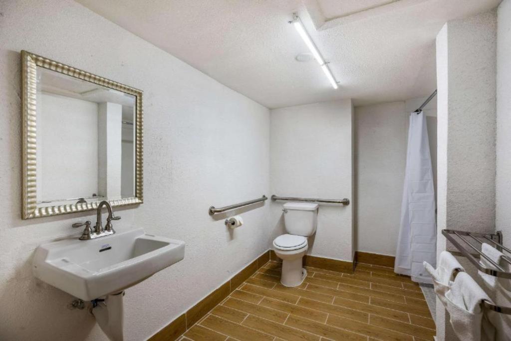 OYO Hotel Orlando Airport photo
