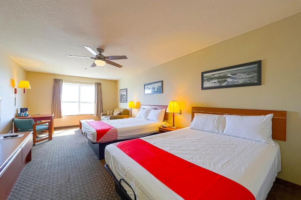 Siletz Bay Beachfront Hotel by OYO Lincoln City - 