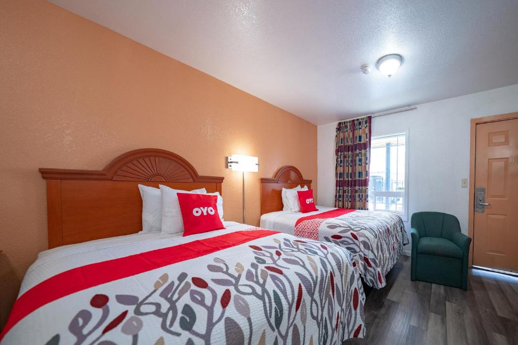 Postel nebo postele na pokoji v ubytování Budget Inn Madras by OYO