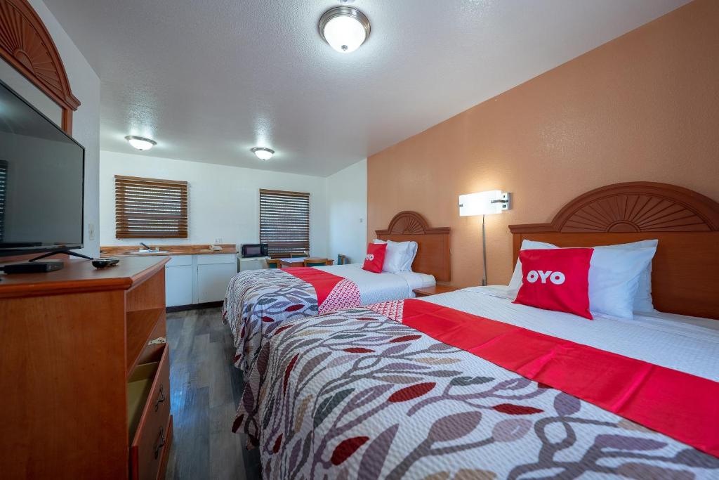 Postel nebo postele na pokoji v ubytování Budget Inn Madras by OYO