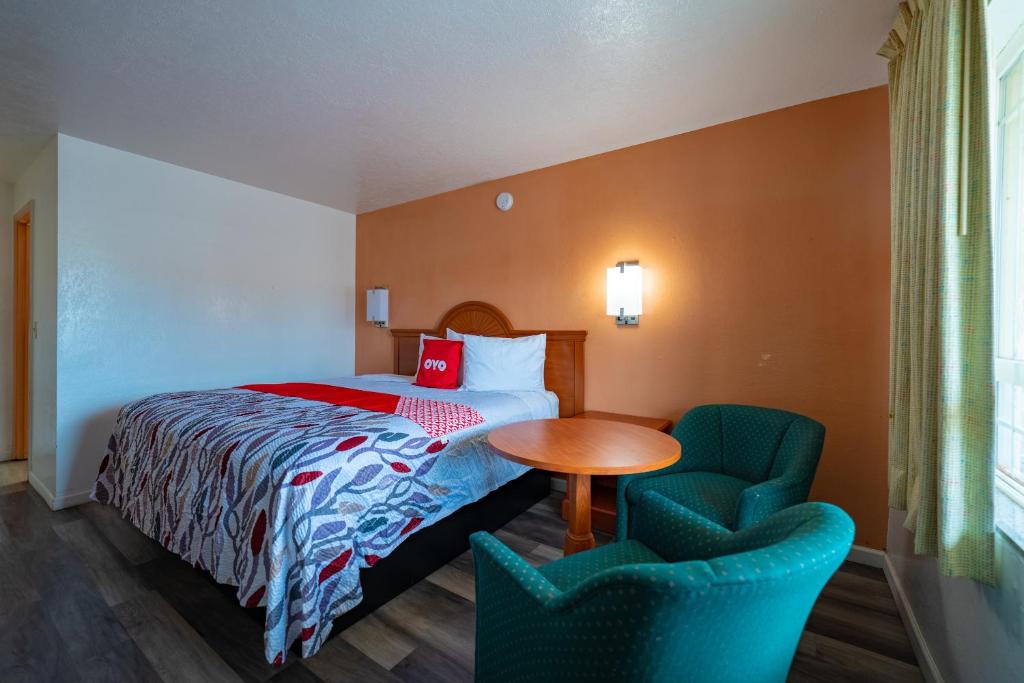 Postel nebo postele na pokoji v ubytování Budget Inn Madras by OYO