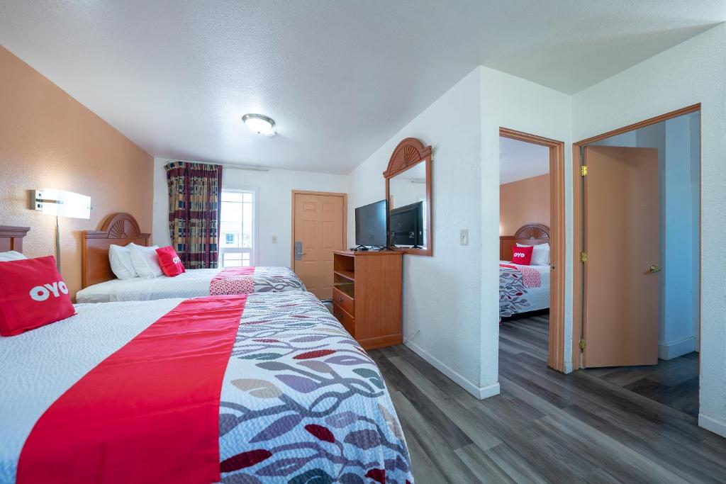 Postel nebo postele na pokoji v ubytování Budget Inn Madras by OYO