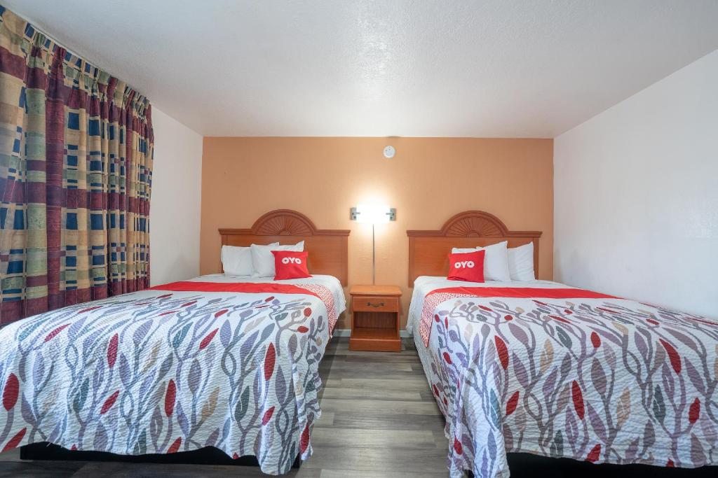 Postel nebo postele na pokoji v ubytování Budget Inn Madras by OYO