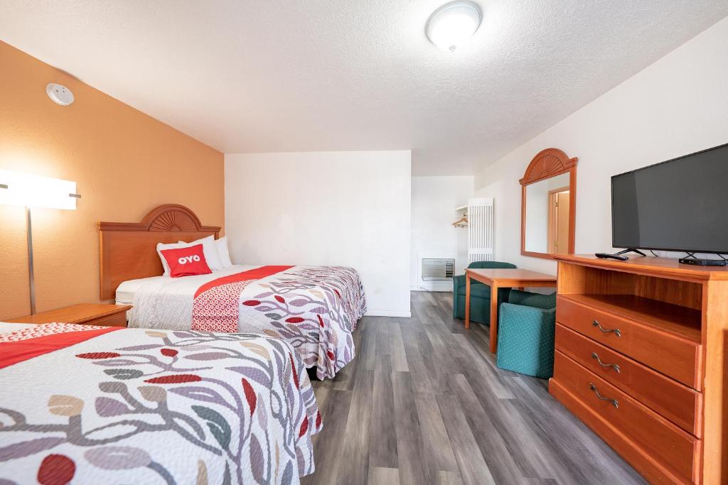 Postel nebo postele na pokoji v ubytování Budget Inn Madras by OYO