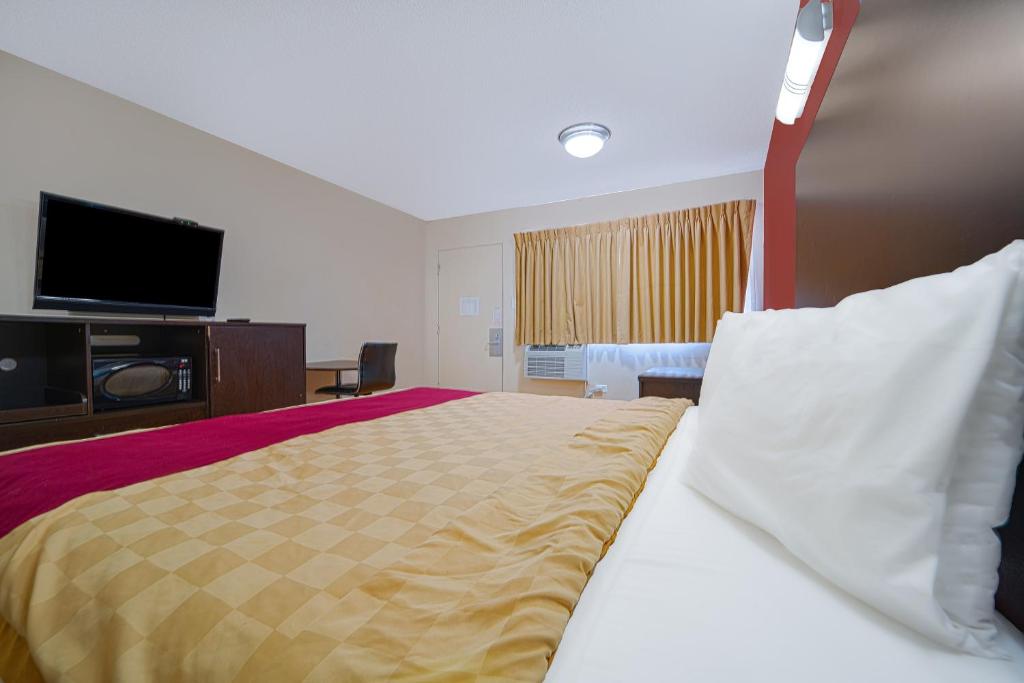 Postel nebo postele na pokoji v ubytování Mojave Hotel