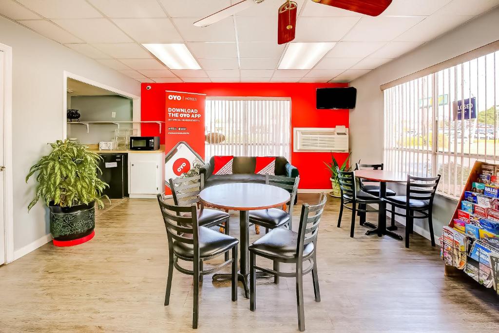 Kuchyň nebo kuchyňský kout v ubytování OYO Hotel Texarkana North Heights AR Hwy I-30