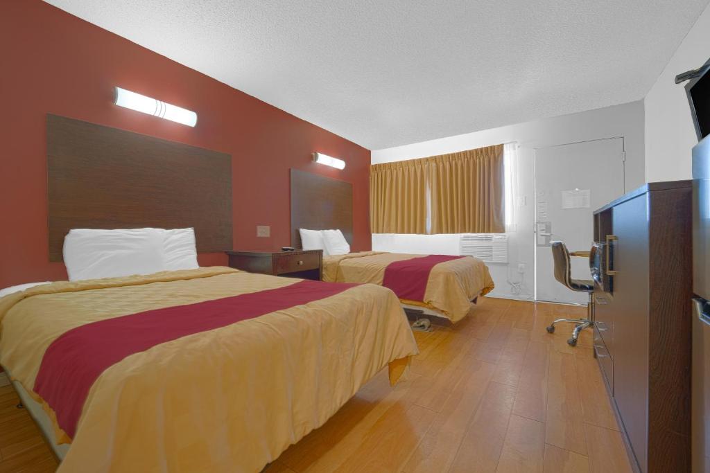 Postel nebo postele na pokoji v ubytování Mojave Hotel
