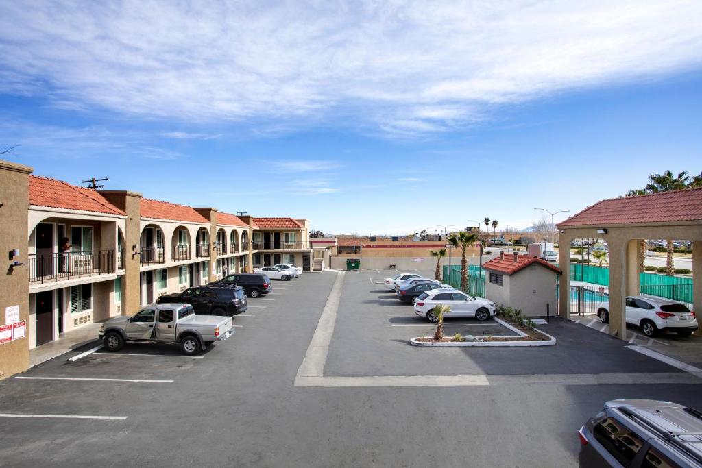 a parking lot with cars parked in front of buildings at Hotel Palmdale - Antelope Valley in Palmdale