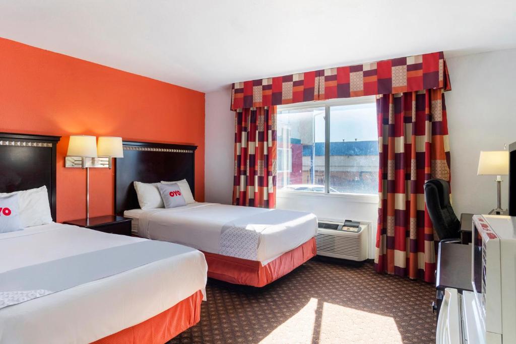 Travelodge By Wyndham Dodge City KS - Doppelzimmer Mit Zwei Doppelbetten