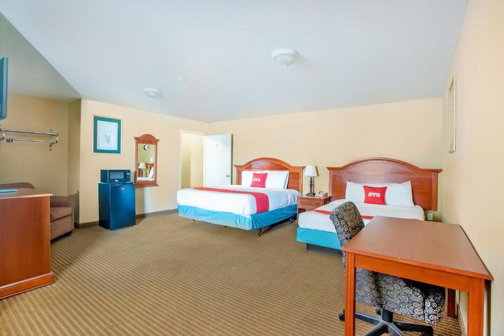 Postel nebo postele na pokoji v ubytování OYO Hotel Jacksboro TX - Fort Richardson