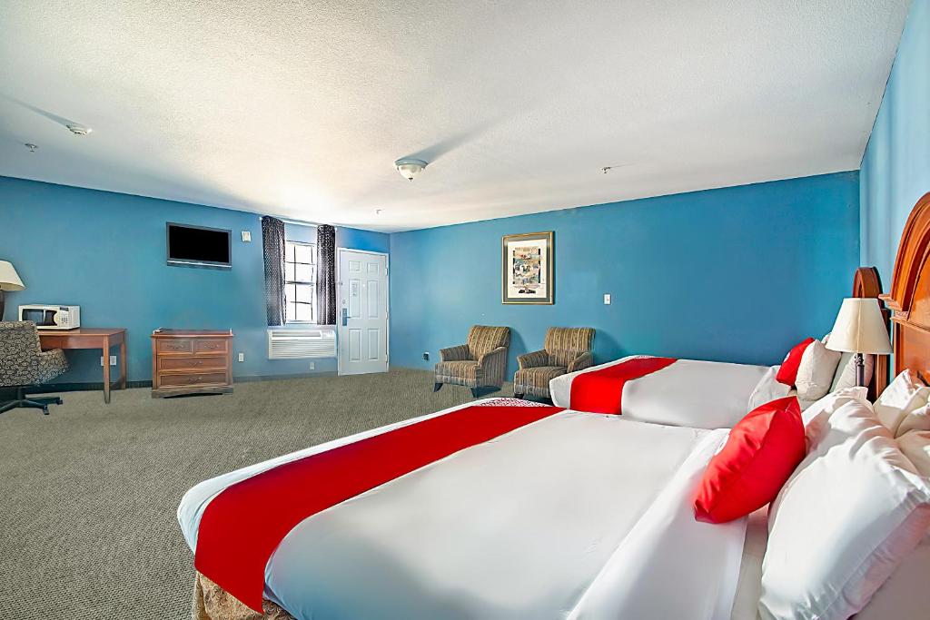Postel nebo postele na pokoji v ubytování OYO Hotel Jacksboro TX - Fort Richardson