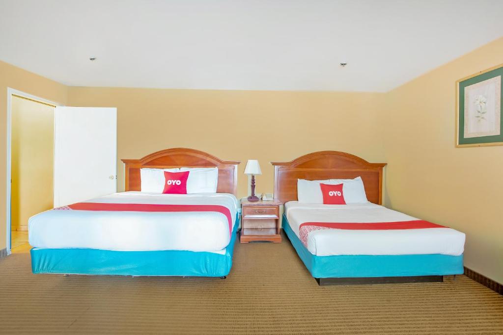 Postel nebo postele na pokoji v ubytování OYO Hotel Jacksboro TX - Fort Richardson