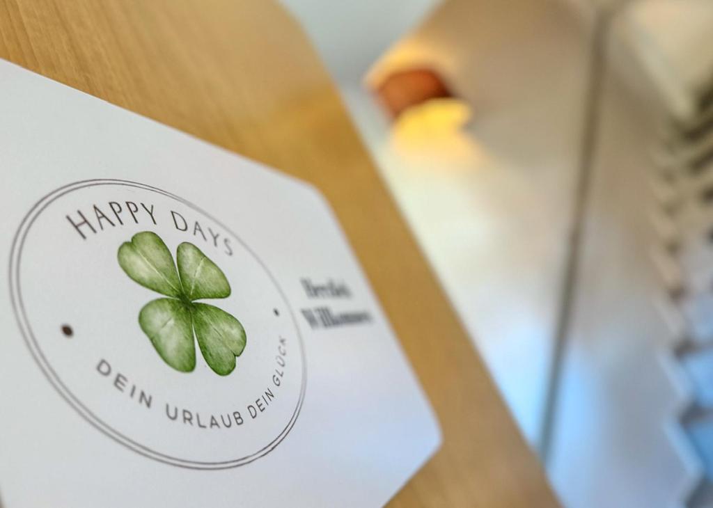Vottorð, verðlaun, skilti eða annað skjal til sýnis á HAPPY DAYS Fehman