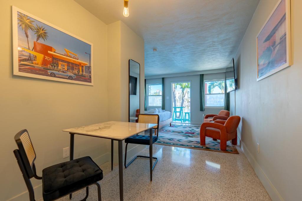 Tropical Breeze Vacation Rentals - Estudio Deluxe Con Cama Extragrande