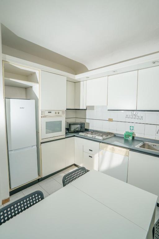 A kitchen or kitchenette at Pretty Apartment Alfani