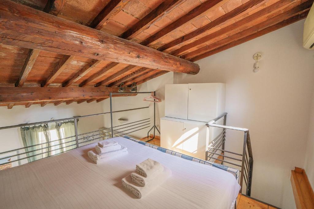 A bed or beds in a room at Pretty Apartment Alfani