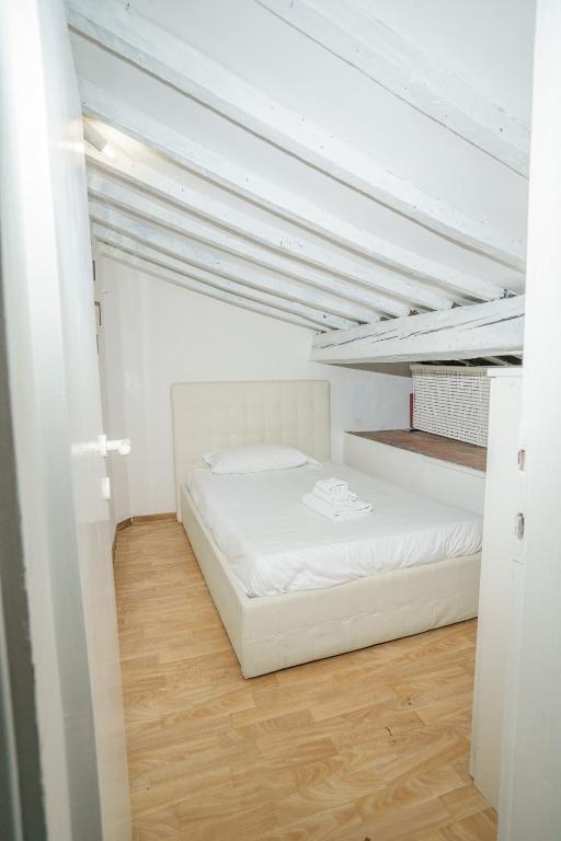 A bed or beds in a room at Pretty Apartment Alfani