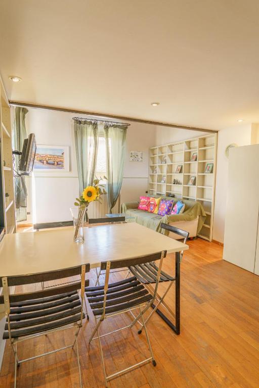 A seating area at Pretty Apartment Alfani