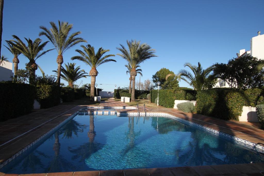 Ferienhaus in Denia, Las Marinas, Sandstrand unter 50 m, Gemeinschaftspool, Klimaanlage