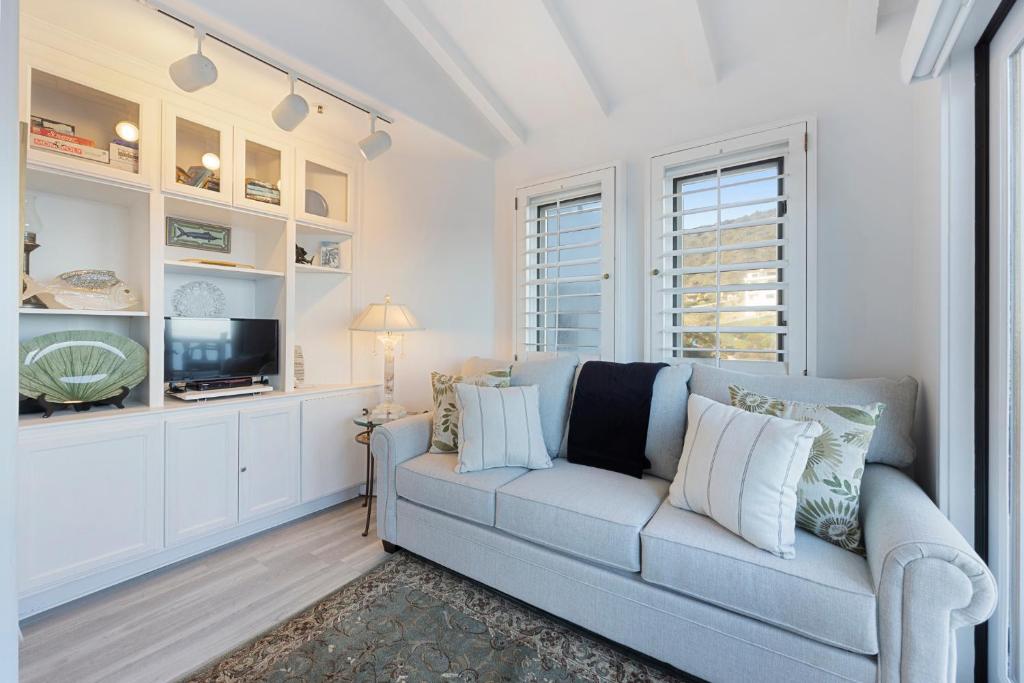 a living room with a couch and a tv at H242 - Hamilton Cove Villa 2-42 in Avalon